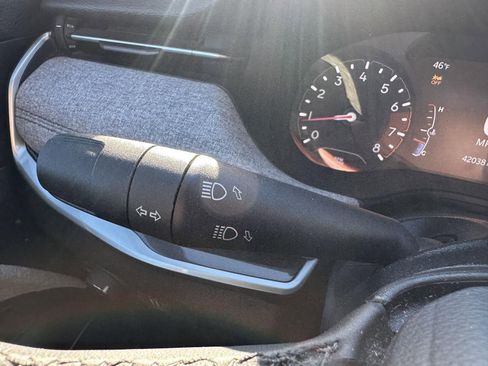 Used 2024 Jeep Compass Latitude image 20