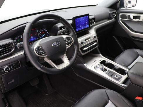 Used 2023 Ford Explorer XLT w/ Equipment Group 202A image 13