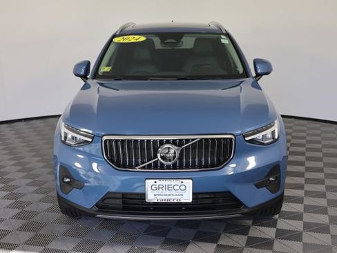 Used 2024 Volvo XC40 B5 Plus AWD/4WD image 3