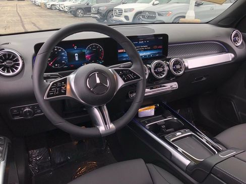 New 2025 Mercedes-Benz GLB 250 4MATIC image 14