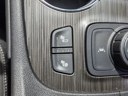 Certified 2023 GMC Acadia SLT FWD image 31