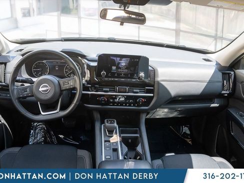 Used 2025 Nissan Pathfinder SV FWD image 4