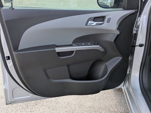 Used 2020 Chevrolet Sonic Premier image 11