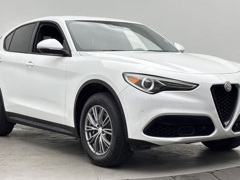Used 2023 Alfa Romeo Stelvio Sprint RWD image 3