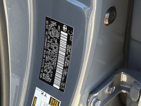 Certified 2025 Toyota Prius LE AWD/4WD image 30