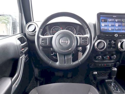 Used 2018 Jeep Wrangler Unlimited Sahara image 26