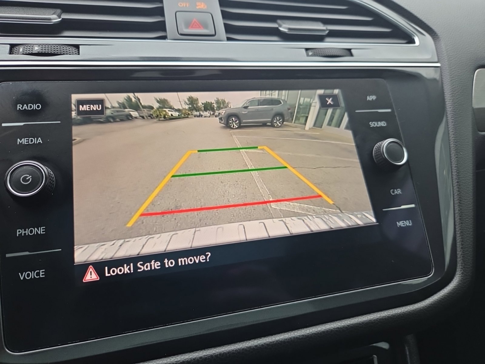 Used 2020 Volkswagen Tiguan SE w/ Panoramic Sunroof Package AWD/4WD image 27