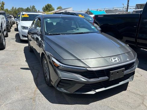 Used 2024 Hyundai Elantra SEL FWD image 4