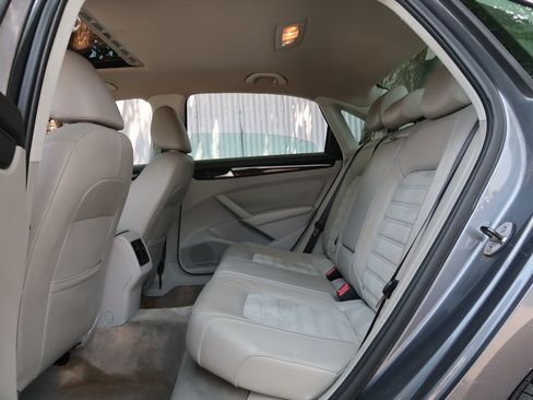 Used 2014 Volkswagen Passat TDI SEL Premium FWD image 35