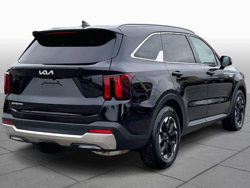 Used 2024 Kia Sorento S image 12