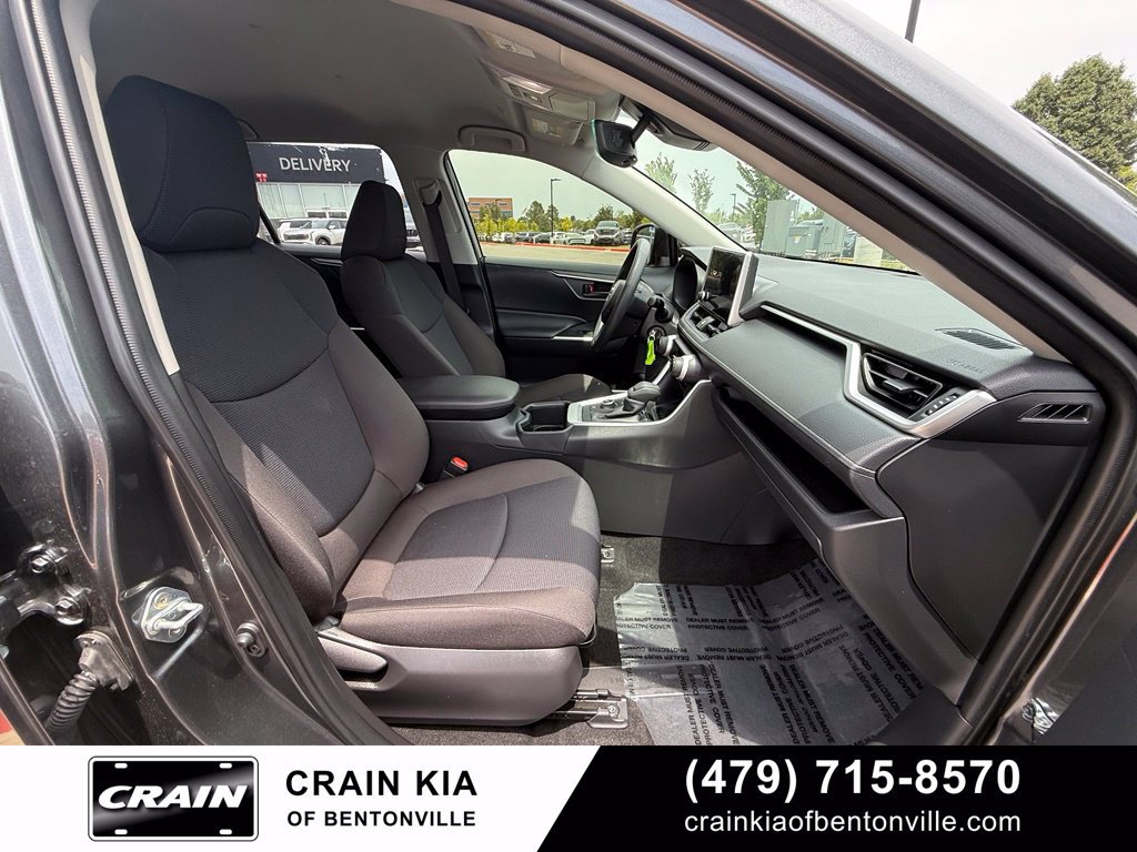 Used 2025 Toyota RAV4 LE AWD/4WD image 32