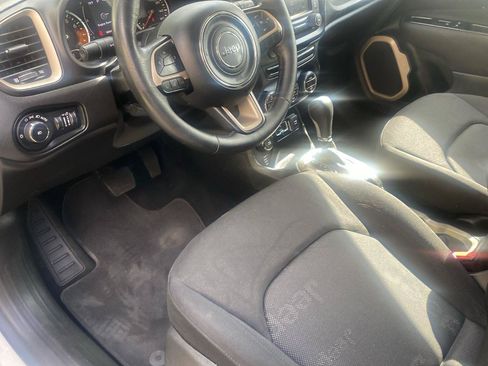 Used 2015 Jeep Renegade Latitude w/ Popular Equipment Group AWD/4WD image 18