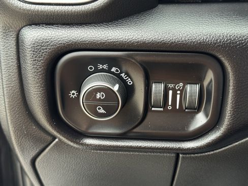 Used 2025 RAM 2500 Laramie AWD/4WD image 25