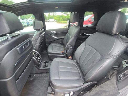 Used 2022 BMW X7 xDrive40i w/ M Sport Package AWD/4WD image 10