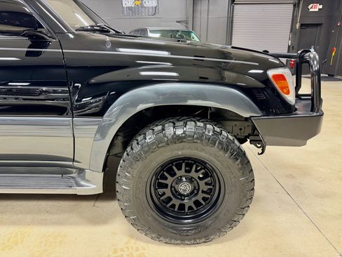 Used 2001 Toyota Land Cruiser image 18