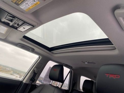 Used 2018 Toyota 4Runner TRD Off-Road Premium AWD/4WD image 14