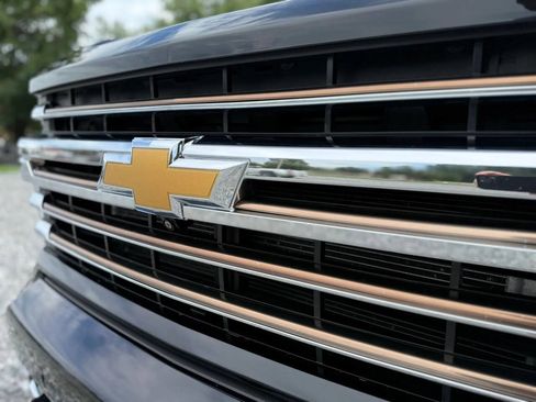Used 2023 Chevrolet Silverado 2500 High Country w/ Z71 Off-Road Package AWD/4WD image 12
