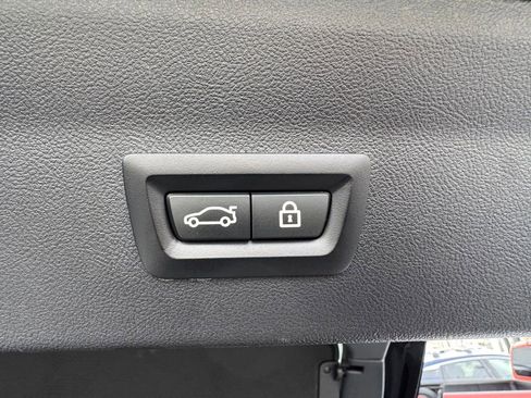 Used 2023 BMW X4 xDrive30i w/ Premium Package image 12