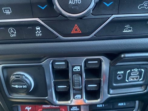 Used 2025 Jeep Wrangler Unlimited Rubicon image 33