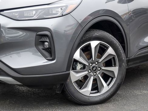 Certified 2025 Ford Escape Platinum AWD/4WD image 4