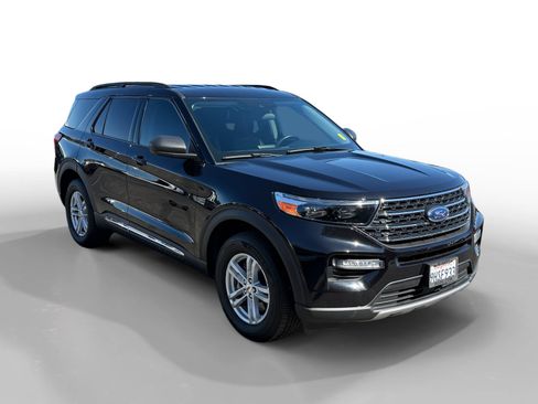Certified 2023 Ford Explorer XLT w/ Equipment Group 202A AWD/4WD image 7