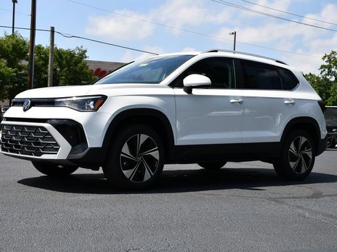 New 2026 Volkswagen Taos SE AWD/4WD image 3