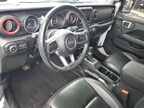 Used 2018 Jeep Wrangler Unlimited Sahara image 14