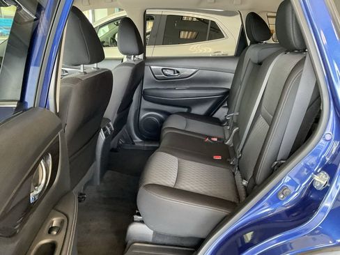 Used 2020 Nissan Rogue SV image 20