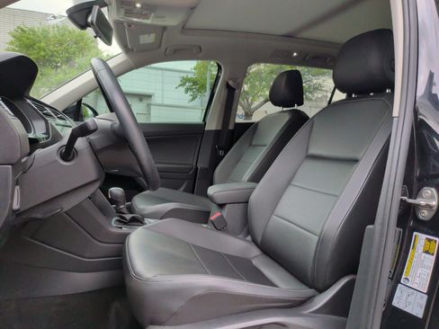 Used 2019 Volkswagen Tiguan SE image 16