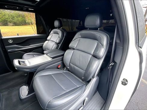 Used 2025 Lincoln Navigator L Reserve w/ Jet Appearance Package image 25