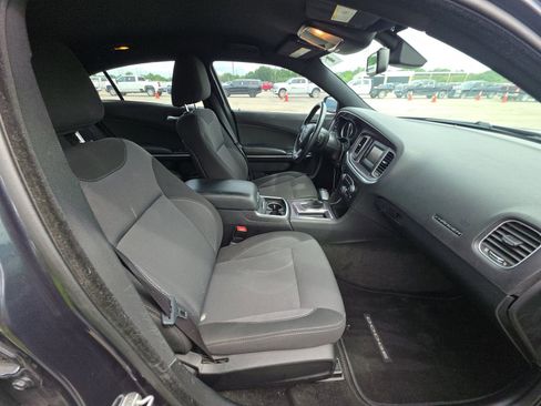 Used 2016 Dodge Charger SE RWD image 13