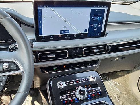 Used 2022 Lincoln Nautilus Reserve w/ Equipment Group 201A image 13