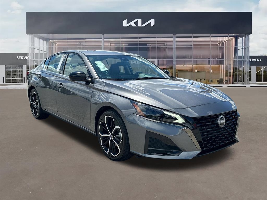 Used 2025 Nissan Altima 2.5 SR FWD image 1