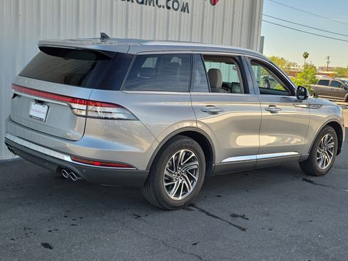 Used 2023 Lincoln Aviator Standard w/ Elements Package image 11