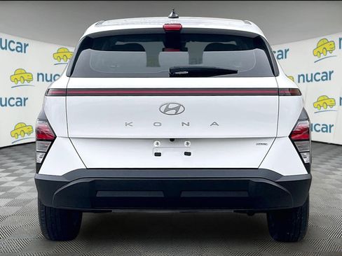 Used 2024 Hyundai Kona SE image 5