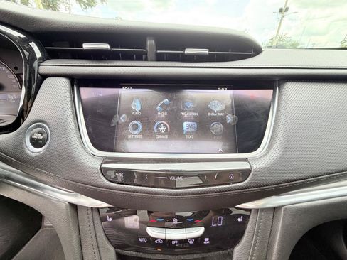 Used 2018 Cadillac XT5 Luxury w/ Driver Awareness Package FWD image 18