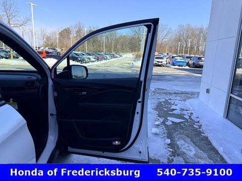 Certified 2025 Honda Ridgeline Black Edition image 40