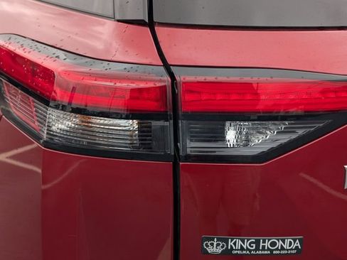 Used 2024 Nissan Pathfinder SL image 11