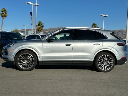 Used 2023 Porsche Cayenne Platinum Edition image 7