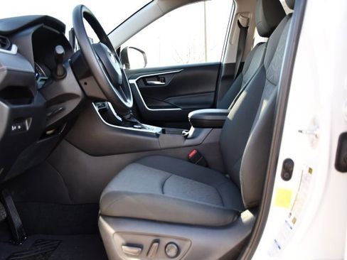 Used 2022 Toyota RAV4 XLE image 13