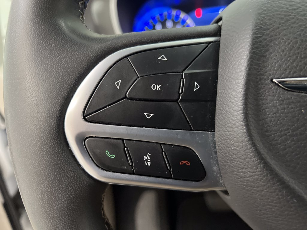 Used 2024 Chrysler Pacifica Touring-L FWD image 55
