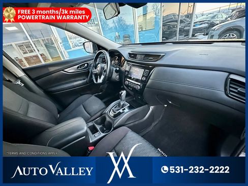 Used 2020 Nissan Rogue SV image 18