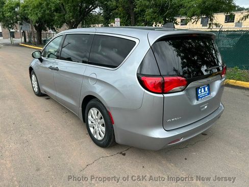 Used 2020 Chrysler Voyager L FWD image 14