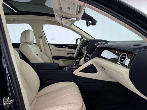 New 2025 Bentley Bentayga image 30