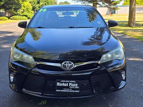Used 2016 Toyota Camry SE w/ Moonroof Package FWD image 9