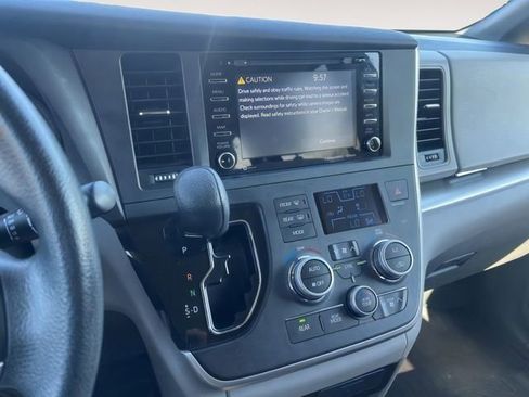 Used 2020 Toyota Sienna LE image 12