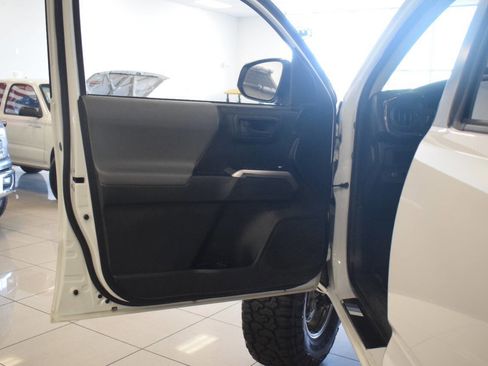 Used 2017 Toyota Tacoma SR5 image 44