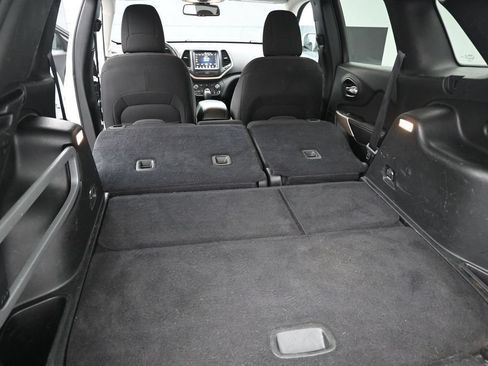 Used 2017 Jeep Cherokee Latitude FWD image 10