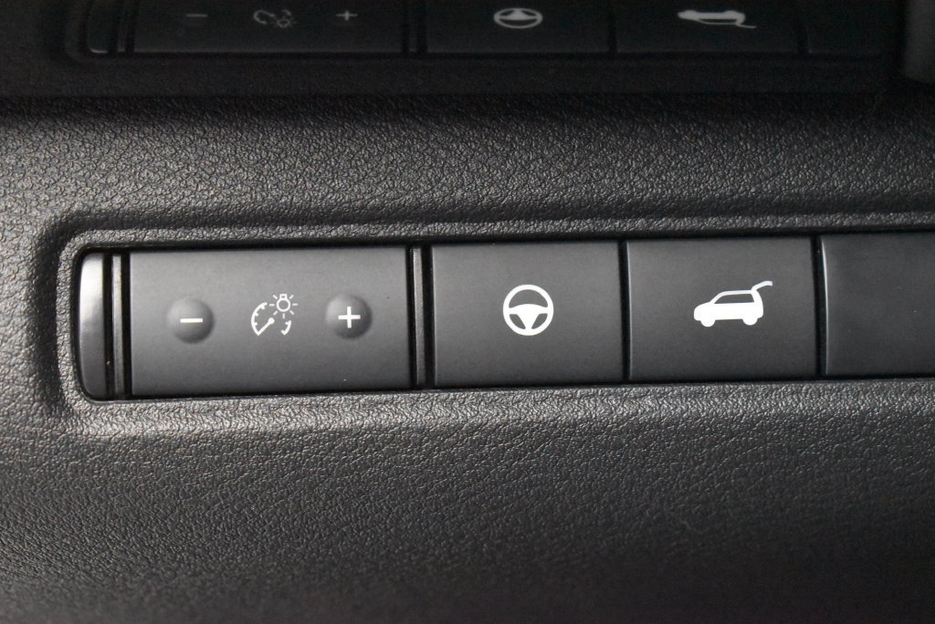 Used 2025 Nissan Pathfinder SV AWD/4WD image 15