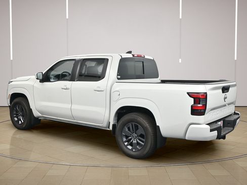 Certified 2025 Nissan Frontier SV w/ SV Convenience Package RWD image 5